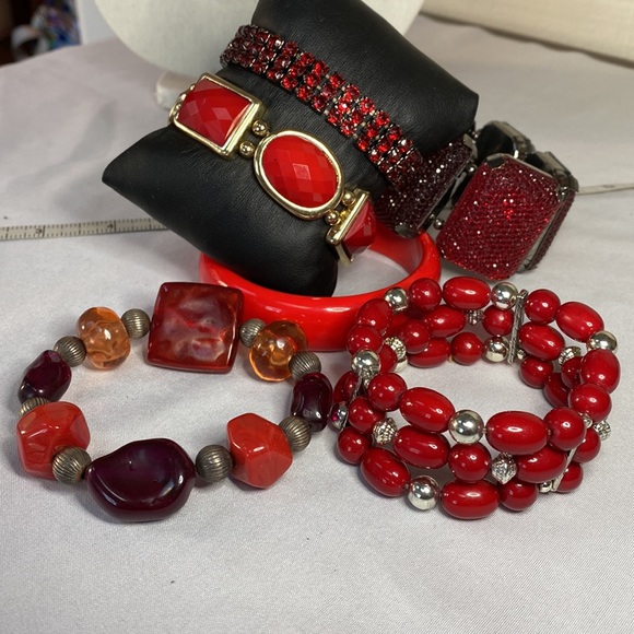 Group of six red bracelets - Picture 2 of 3